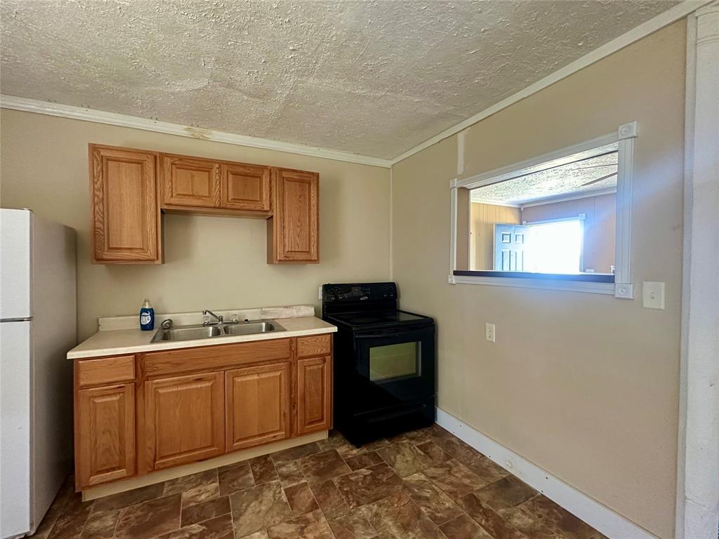 1137 E Chestnut Street Property Photo 8