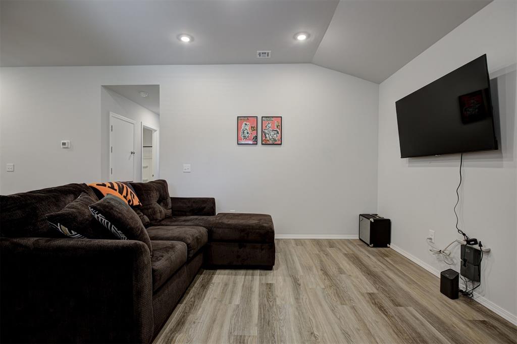 1302 Guthrie Farms Boulevard Property Photo 7