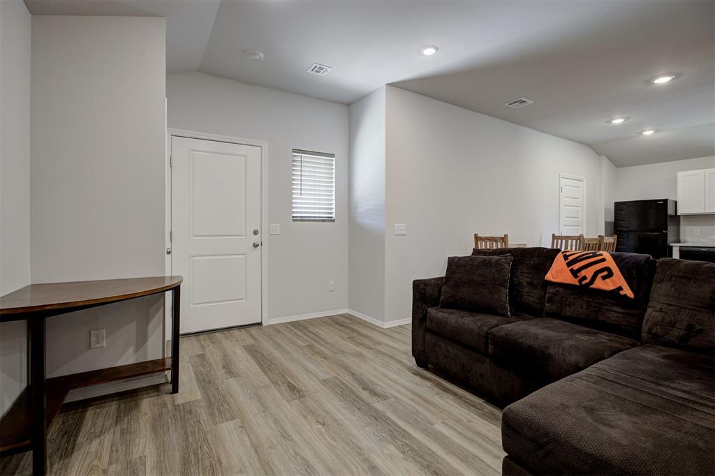 1302 Guthrie Farms Boulevard Property Photo 8