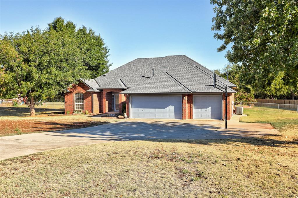 3007 Ne Winding Creek Lane Property Photo 1