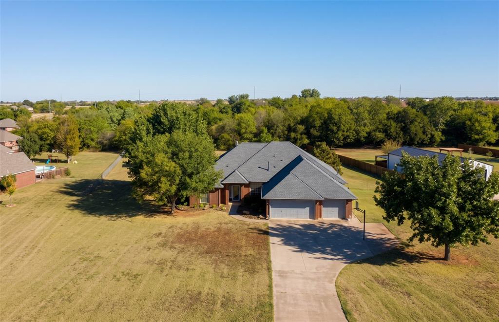 3007 Ne Winding Creek Lane Property Photo 2