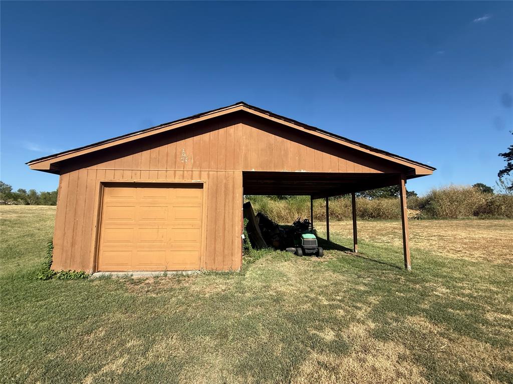 9050 N Triple X Road Property Photo 8