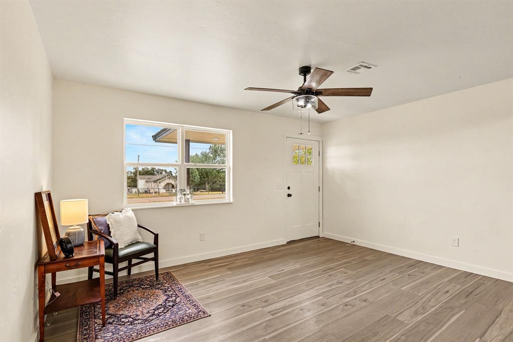 9209 S Sooner Road Property Photo 4
