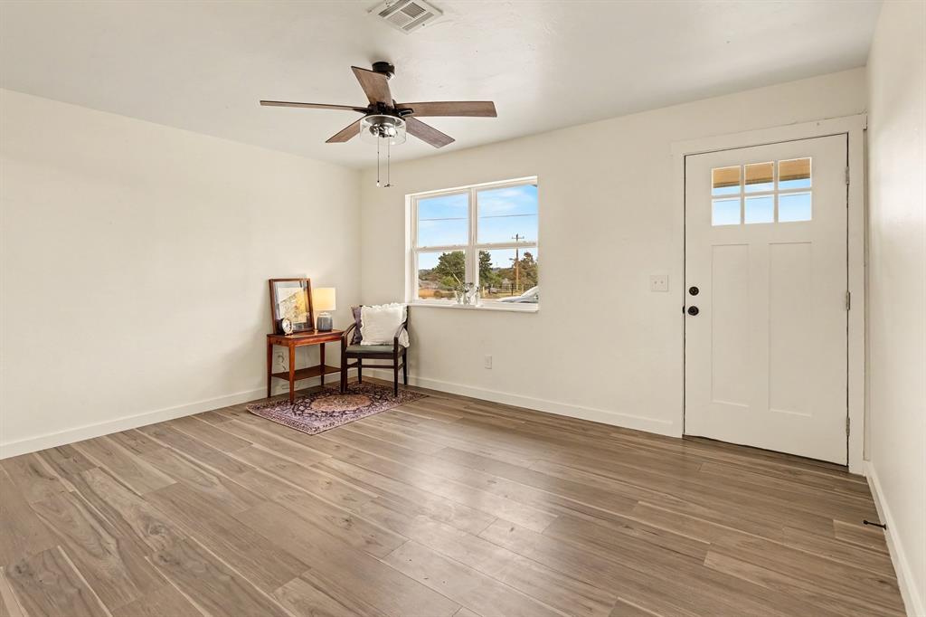 9209 S Sooner Road Property Photo 5