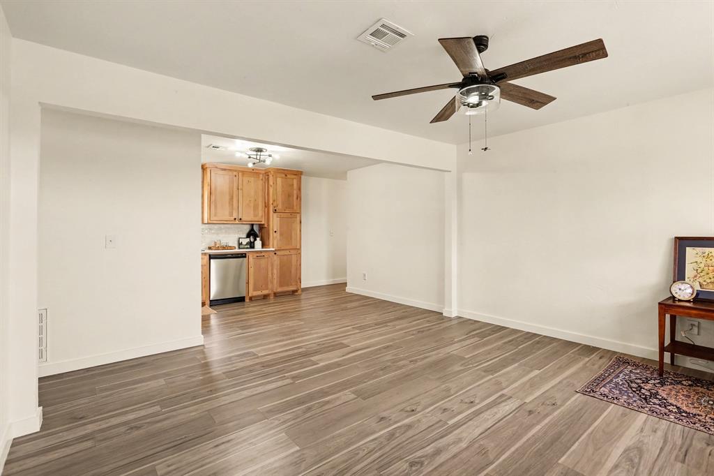 9209 S Sooner Road Property Photo 6