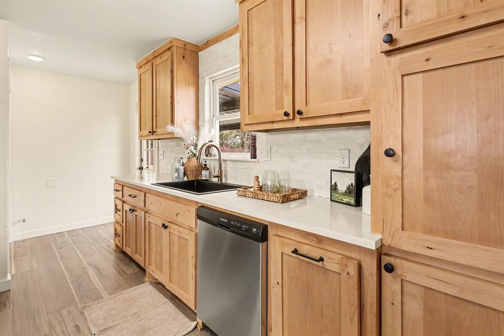 9209 S Sooner Road Property Photo 8