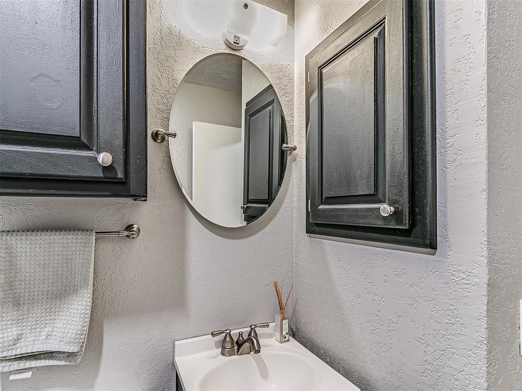 5916 Nw 60th Street Property Photo 17