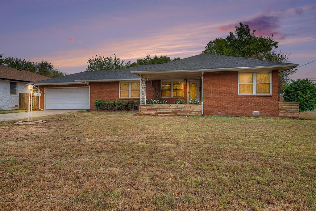 425 E Atkinson Drive Property Photo 1