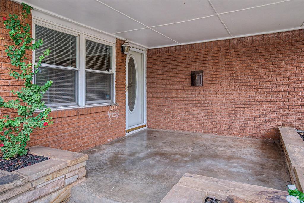 425 E Atkinson Drive Property Photo 5