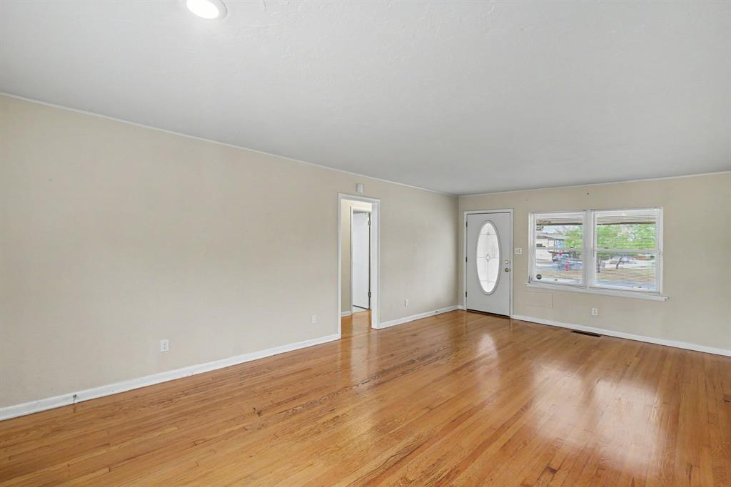 425 E Atkinson Drive Property Photo 6