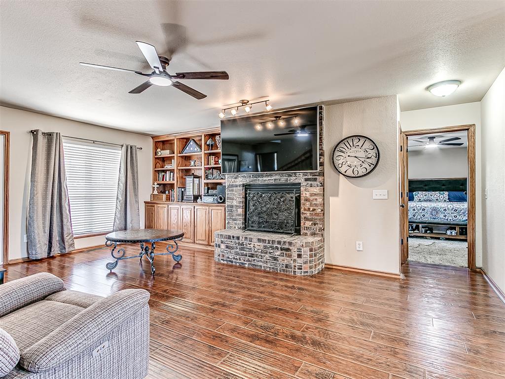 10025 Southern Creek Drive Property Photo 8