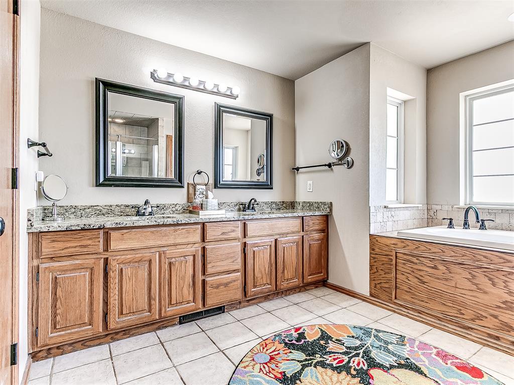 10025 Southern Creek Drive Property Photo 30