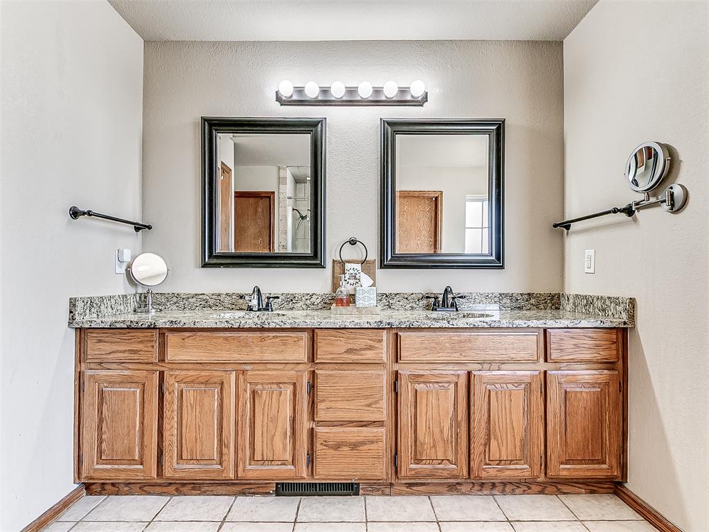 10025 Southern Creek Drive Property Photo 31