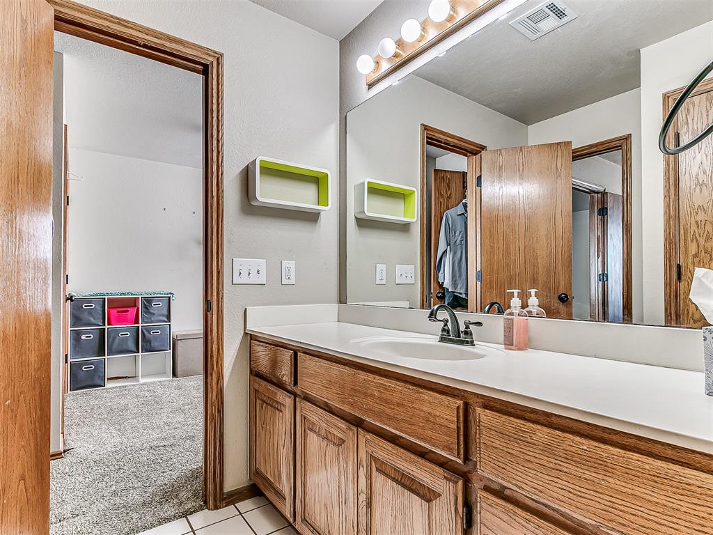 10025 Southern Creek Drive Property Photo 40