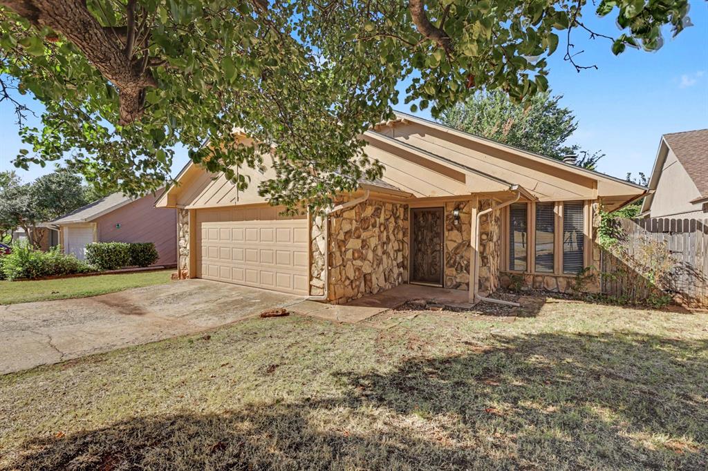 13513 Country Place Property Photo 2