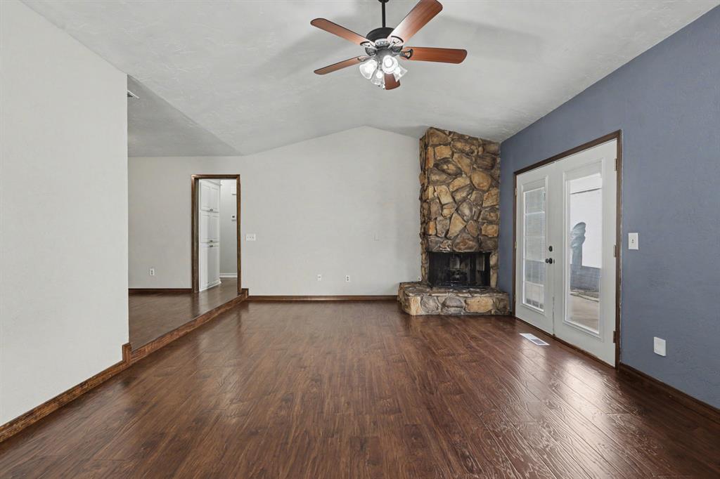 13513 Country Place Property Photo 5