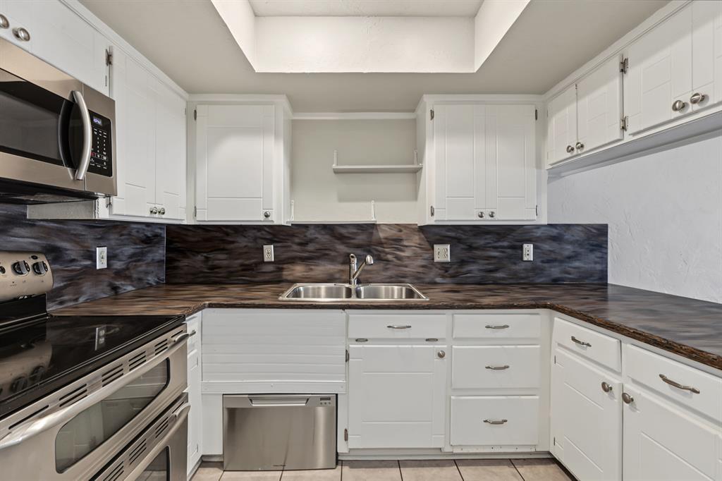 13513 Country Place Property Photo 8