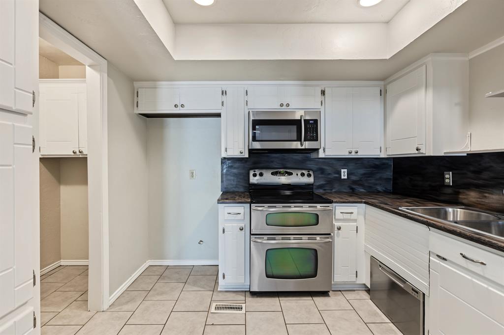 13513 Country Place Property Photo 9
