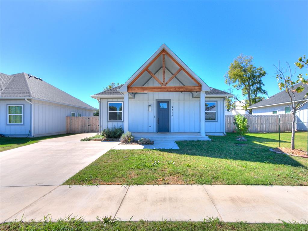 4704 Nw 16th Place Property Photo 1