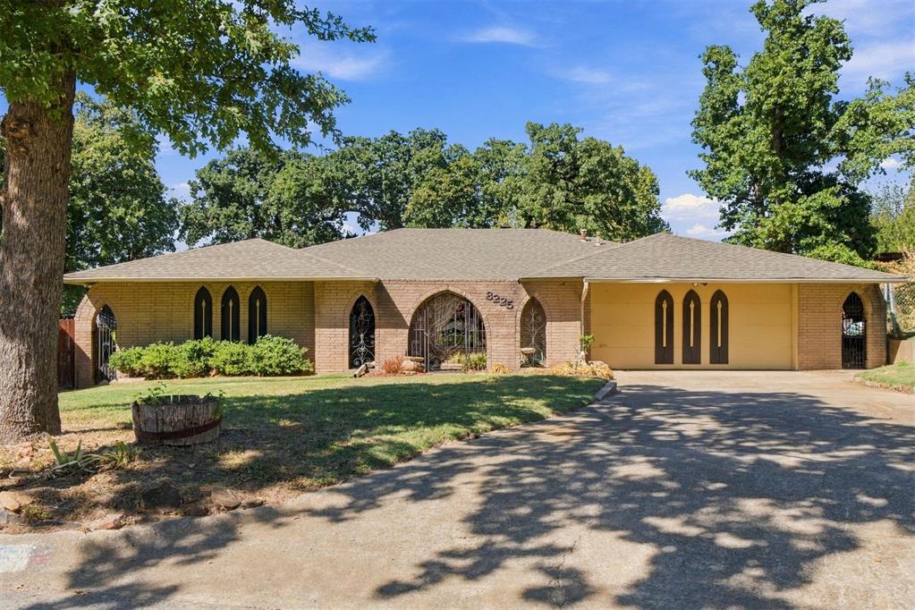 8225 Golden Oaks Road Property Photo 4