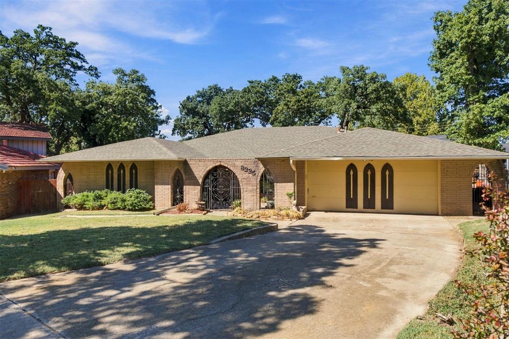 8225 Golden Oaks Road Property Photo 8