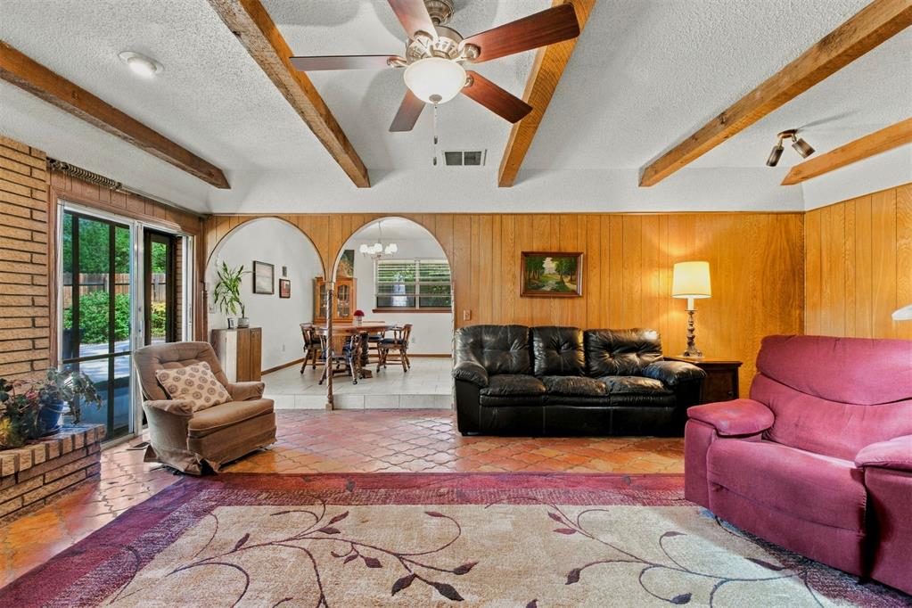8225 Golden Oaks Road Property Photo 13
