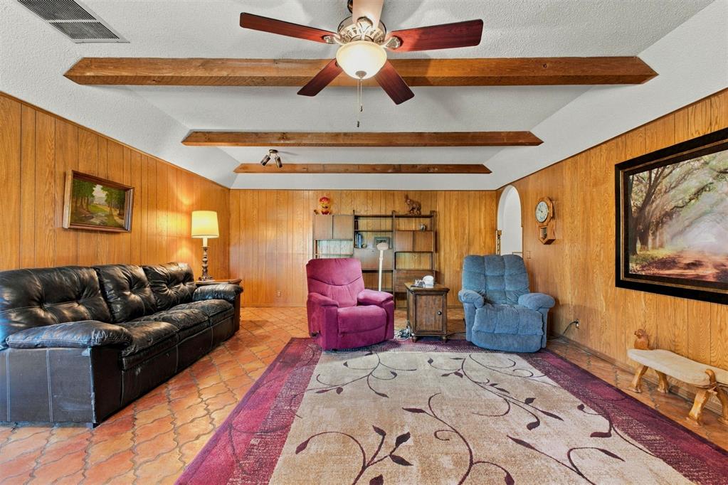 8225 Golden Oaks Road Property Photo 14