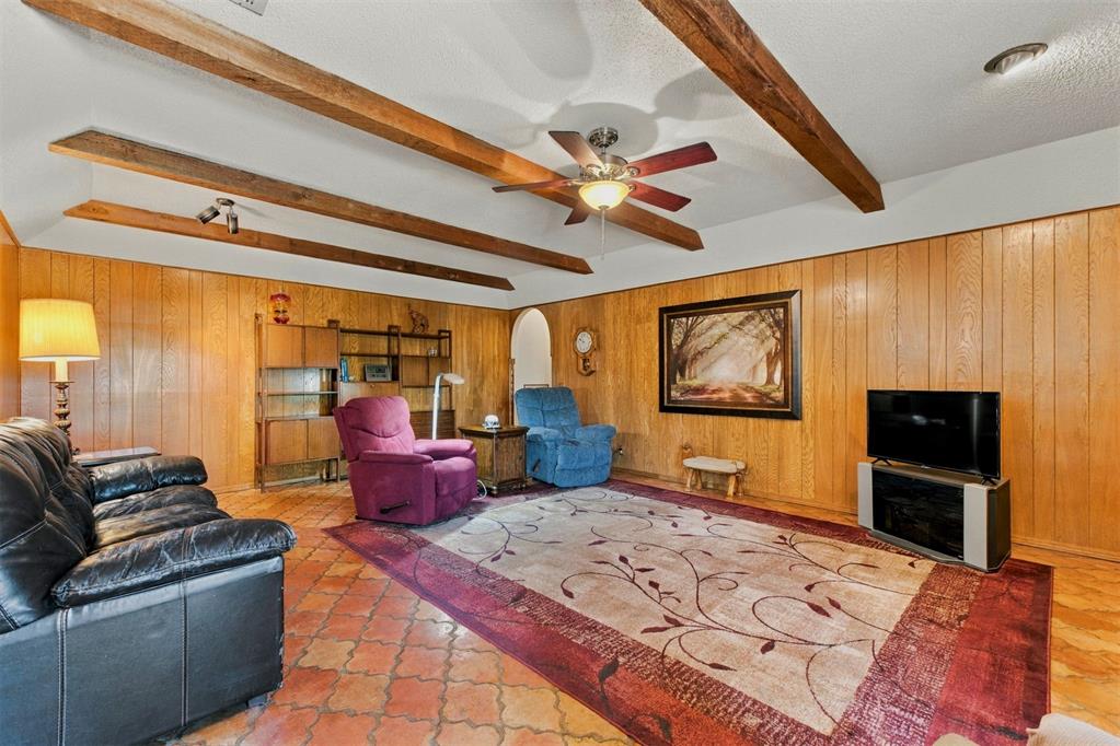 8225 Golden Oaks Road Property Photo 15