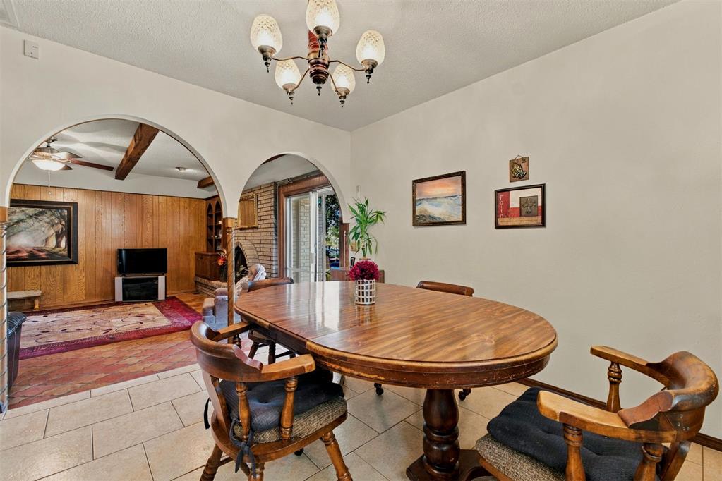 8225 Golden Oaks Road Property Photo 17