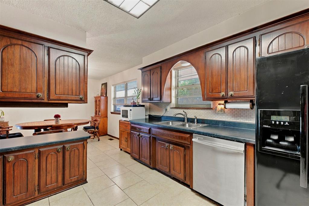8225 Golden Oaks Road Property Photo 23