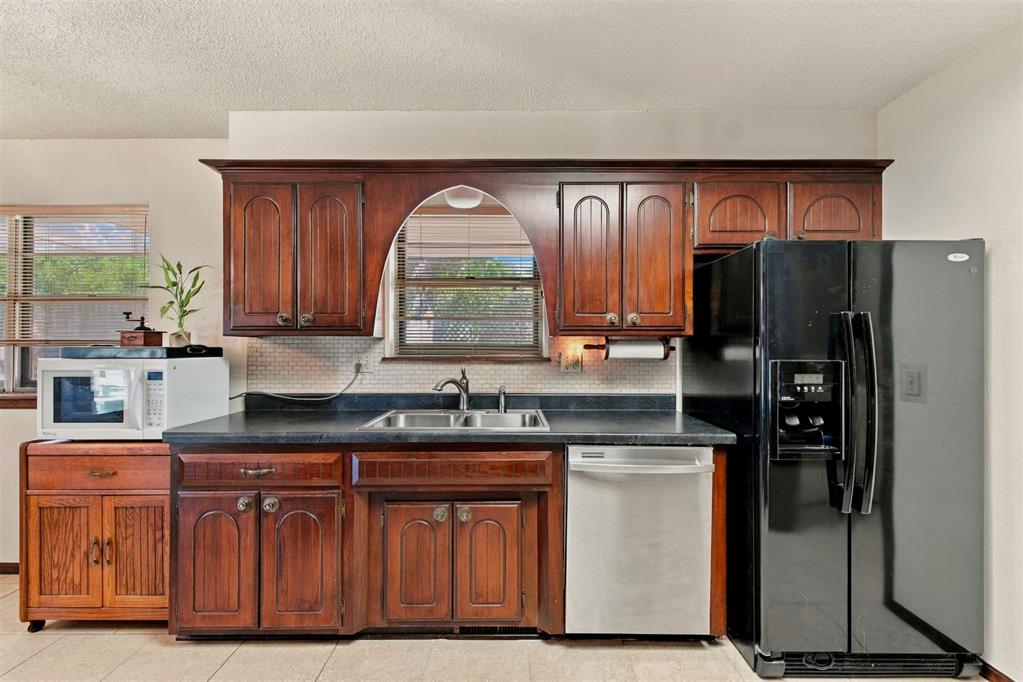 8225 Golden Oaks Road Property Photo 24