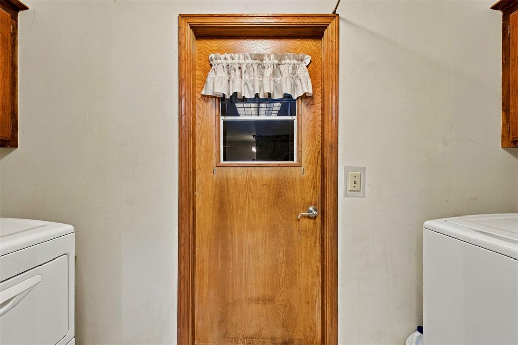 8225 Golden Oaks Road Property Photo 26