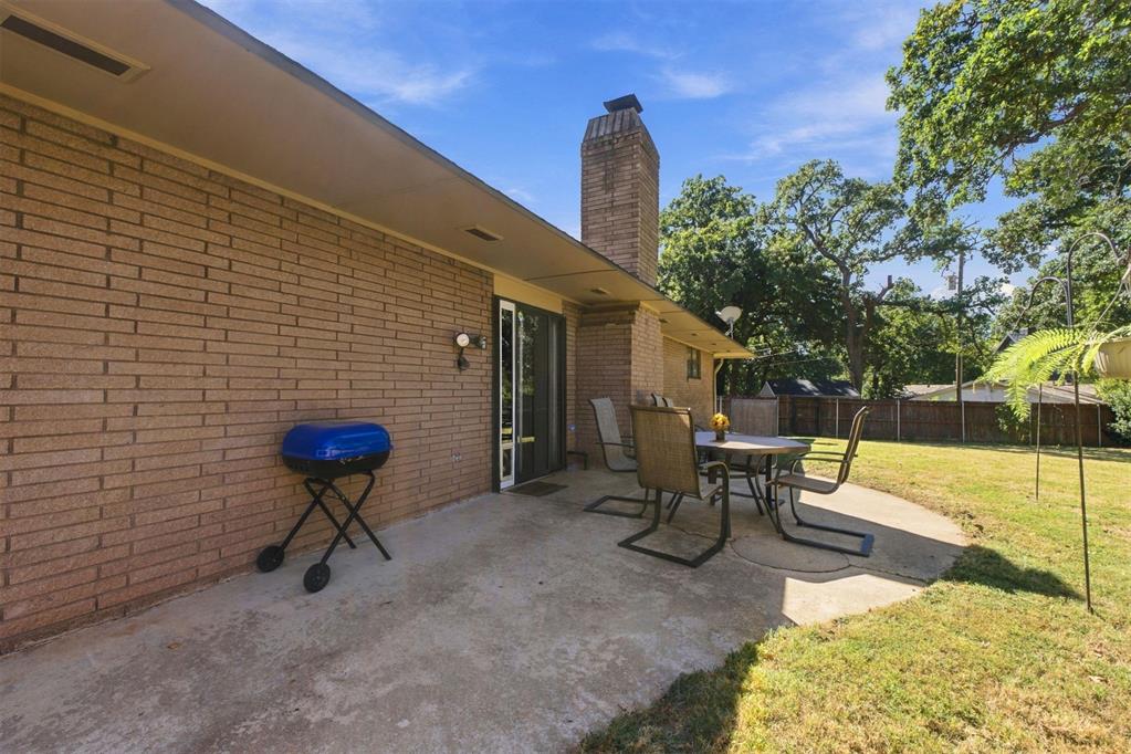 8225 Golden Oaks Road Property Photo 28