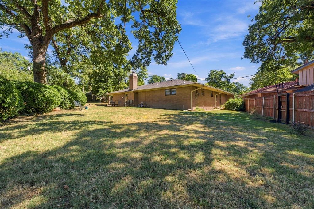 8225 Golden Oaks Road Property Photo 29