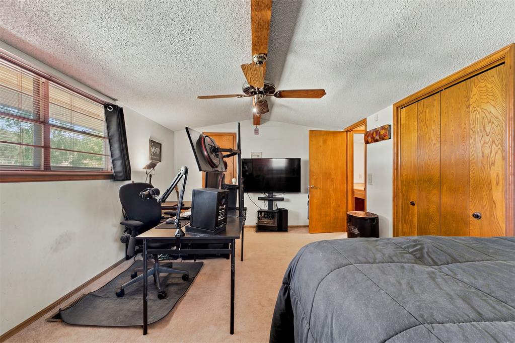 8225 Golden Oaks Road Property Photo 32