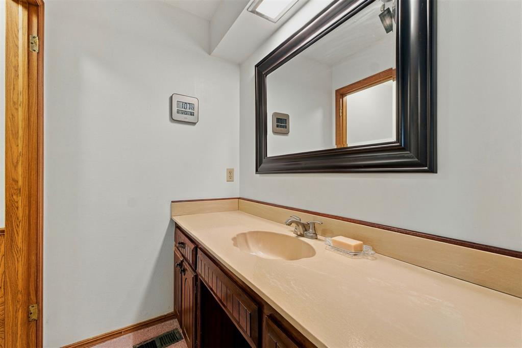 8225 Golden Oaks Road Property Photo 33