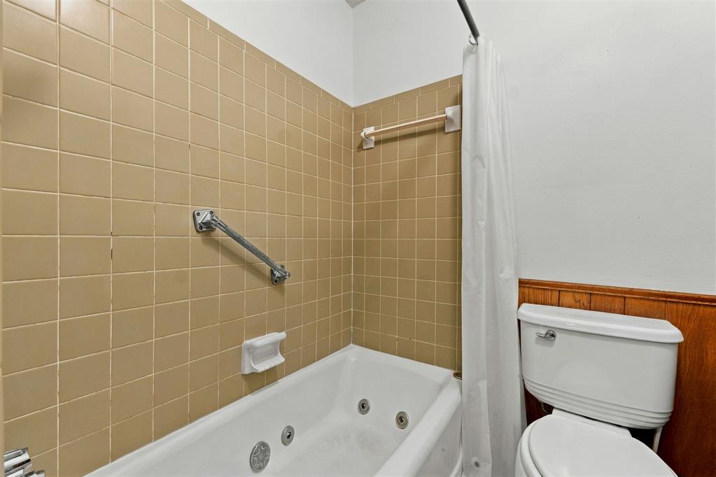 8225 Golden Oaks Road Property Photo 34