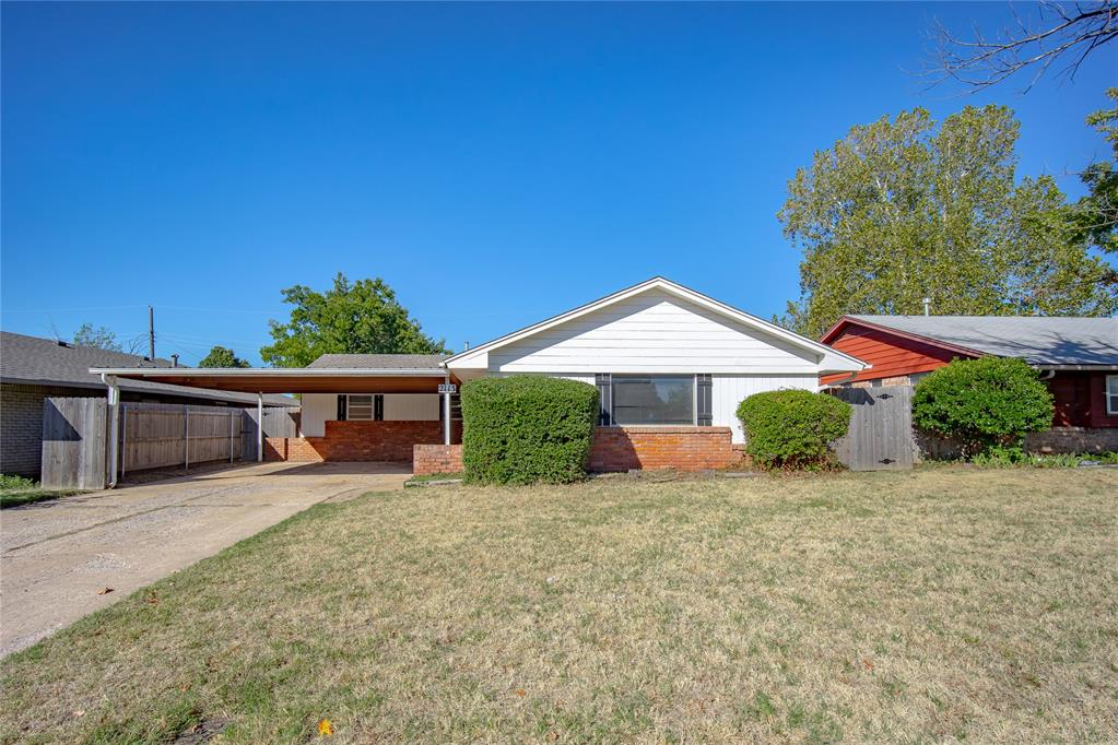 2113 N Willow Avenue Property Photo 1