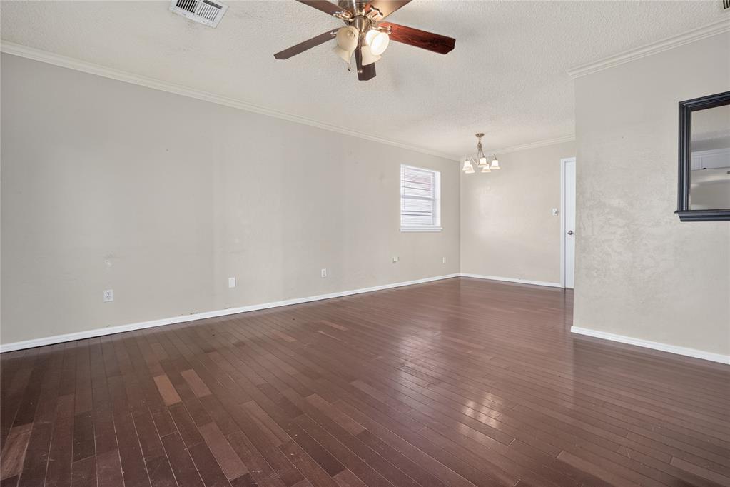 2113 N Willow Avenue Property Photo 3