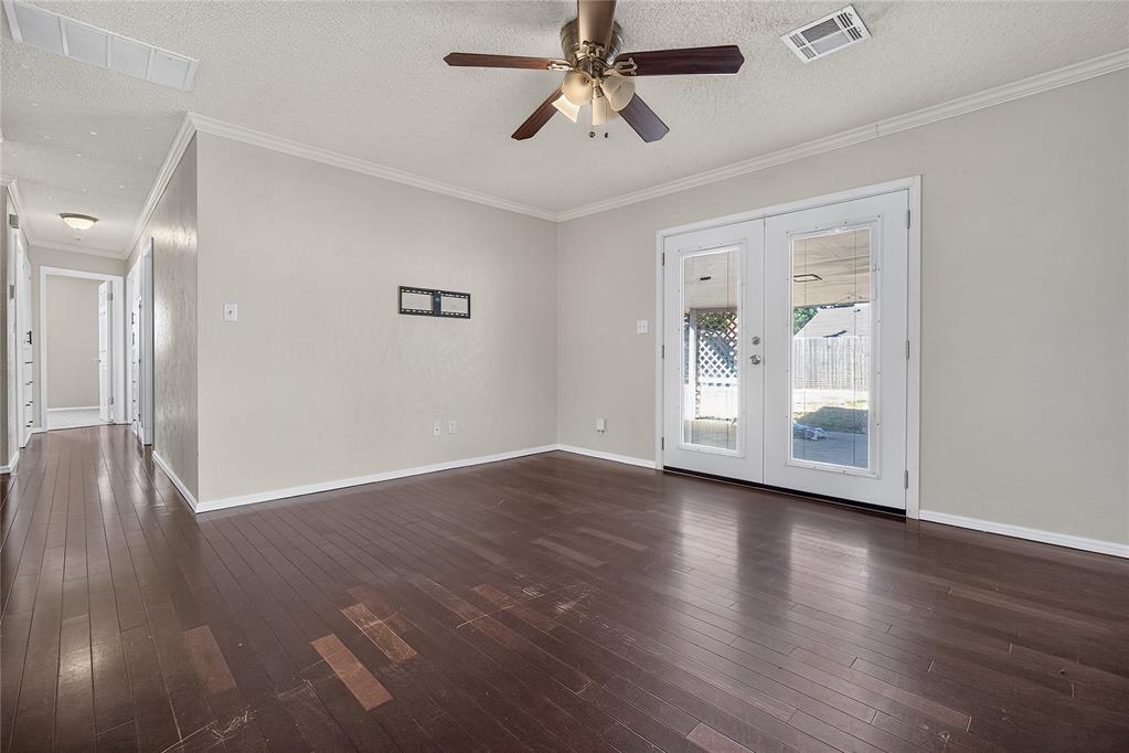 2113 N Willow Avenue Property Photo 5