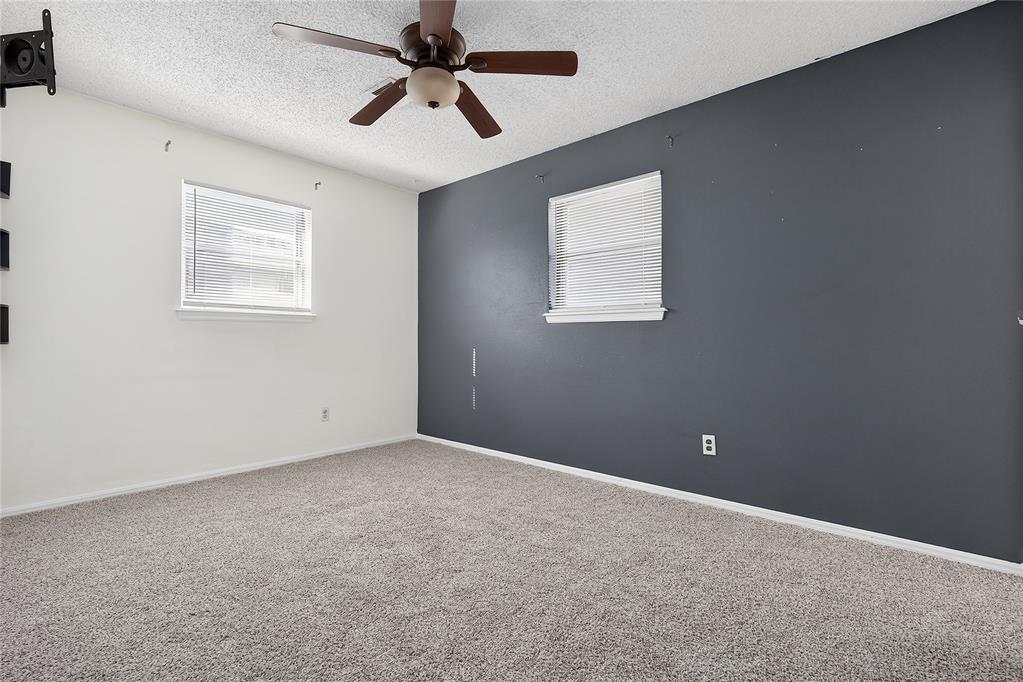 2113 N Willow Avenue Property Photo 10