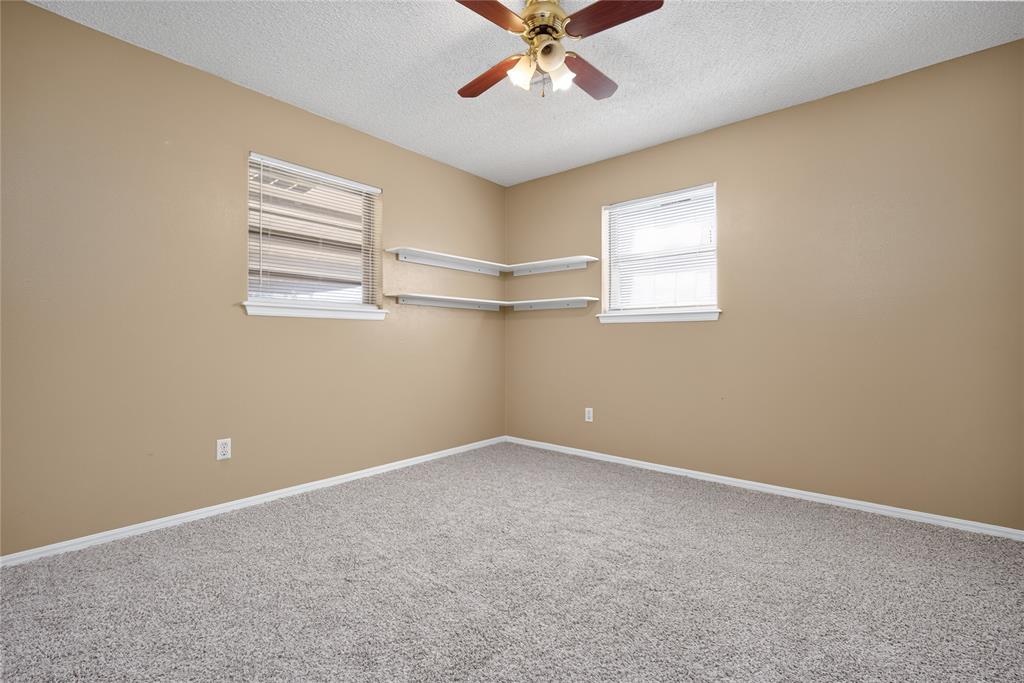 2113 N Willow Avenue Property Photo 17