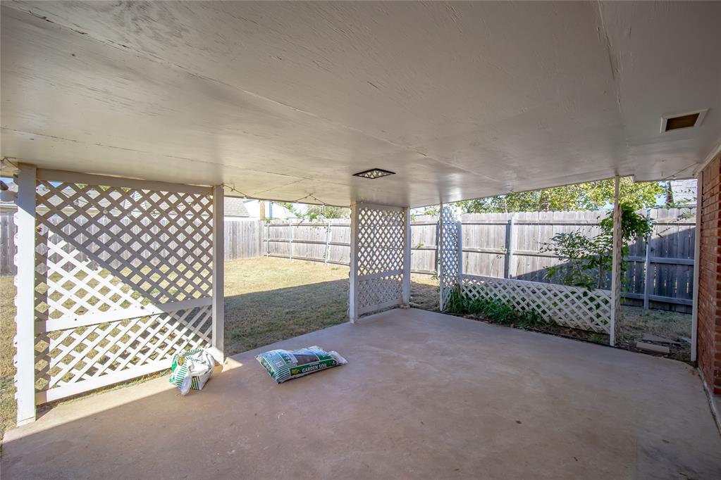 2113 N Willow Avenue Property Photo 19