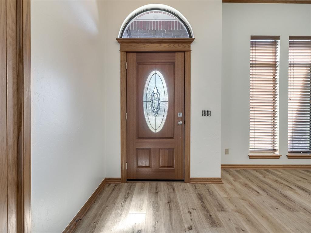 802 Hampton Court Property Photo 3