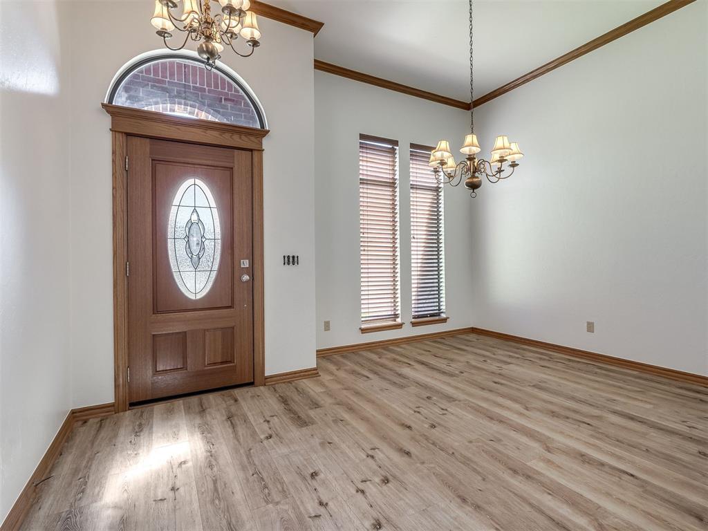 802 Hampton Court Property Photo 4