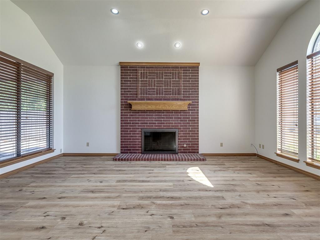 802 Hampton Court Property Photo 7