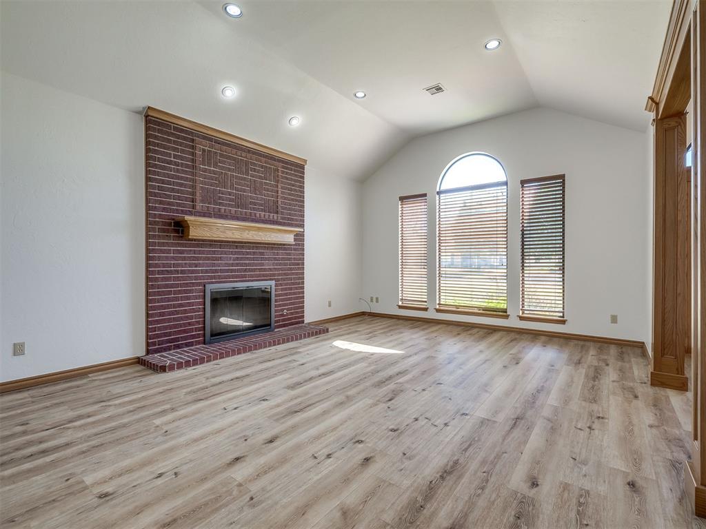 802 Hampton Court Property Photo 8
