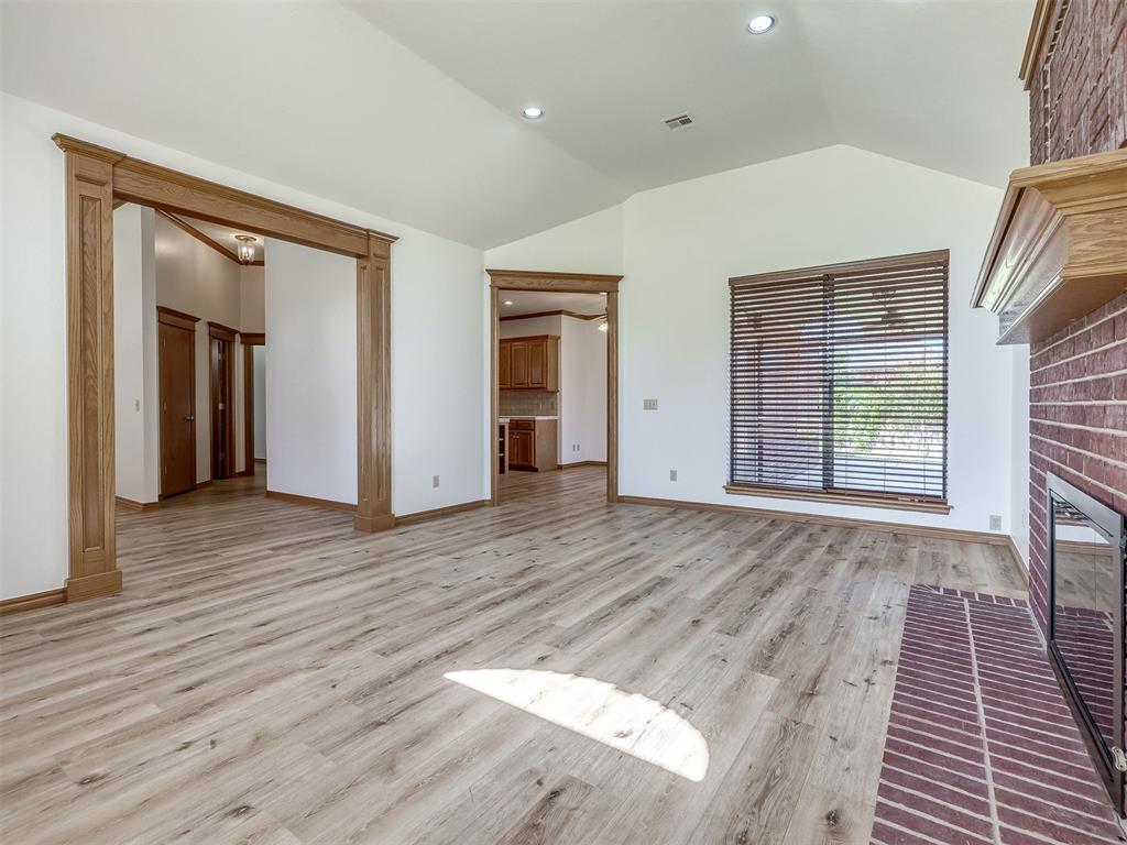 802 Hampton Court Property Photo 9
