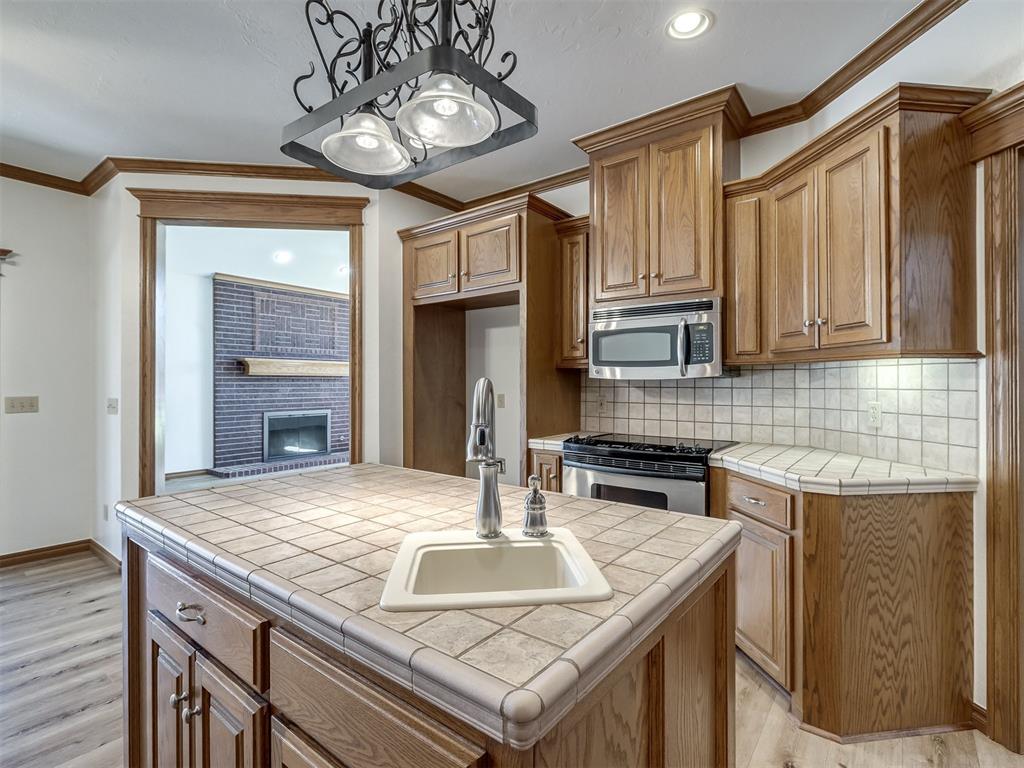 802 Hampton Court Property Photo 13