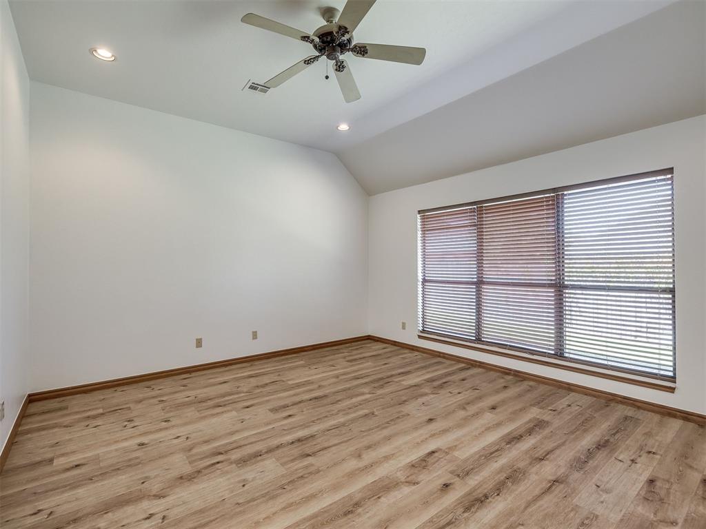 802 Hampton Court Property Photo 18